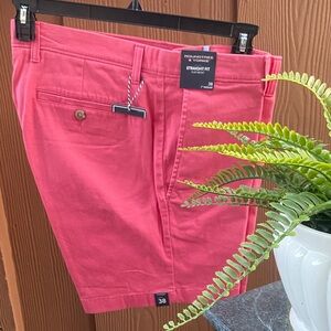 Roundtree & Yorke Coral Pink Straight Fit Shorts